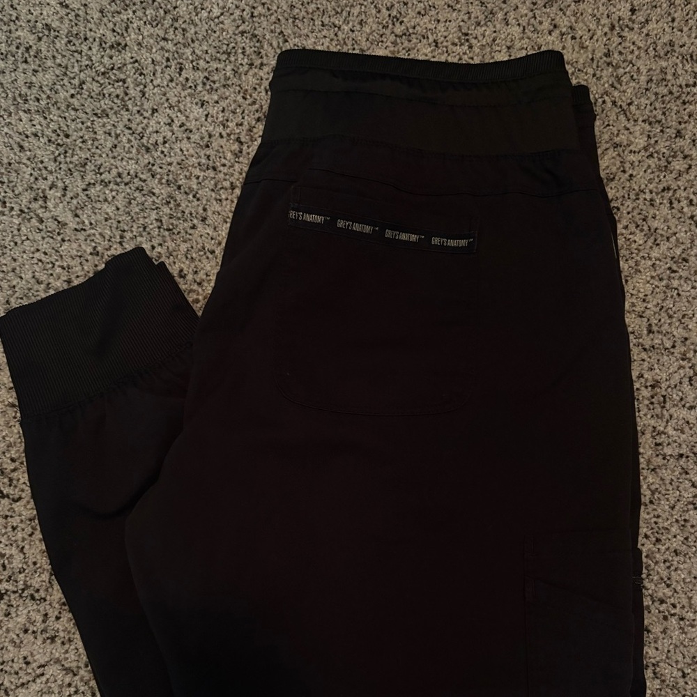 Grey's Anatomy by Barco Black Scrubs - Picture 2 of 6